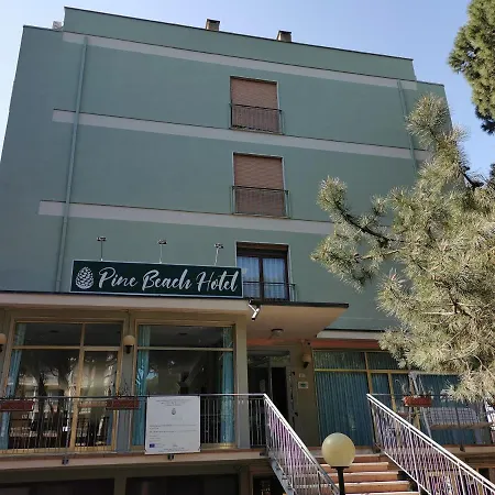 Pine Beach מלון