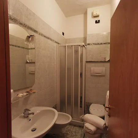 Pine Beach Hotel 3*