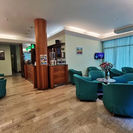 Pine Beach Hotel 3*