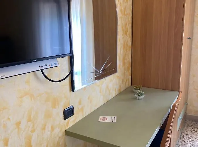 Ξενοδοχείο Pine Beach 3*